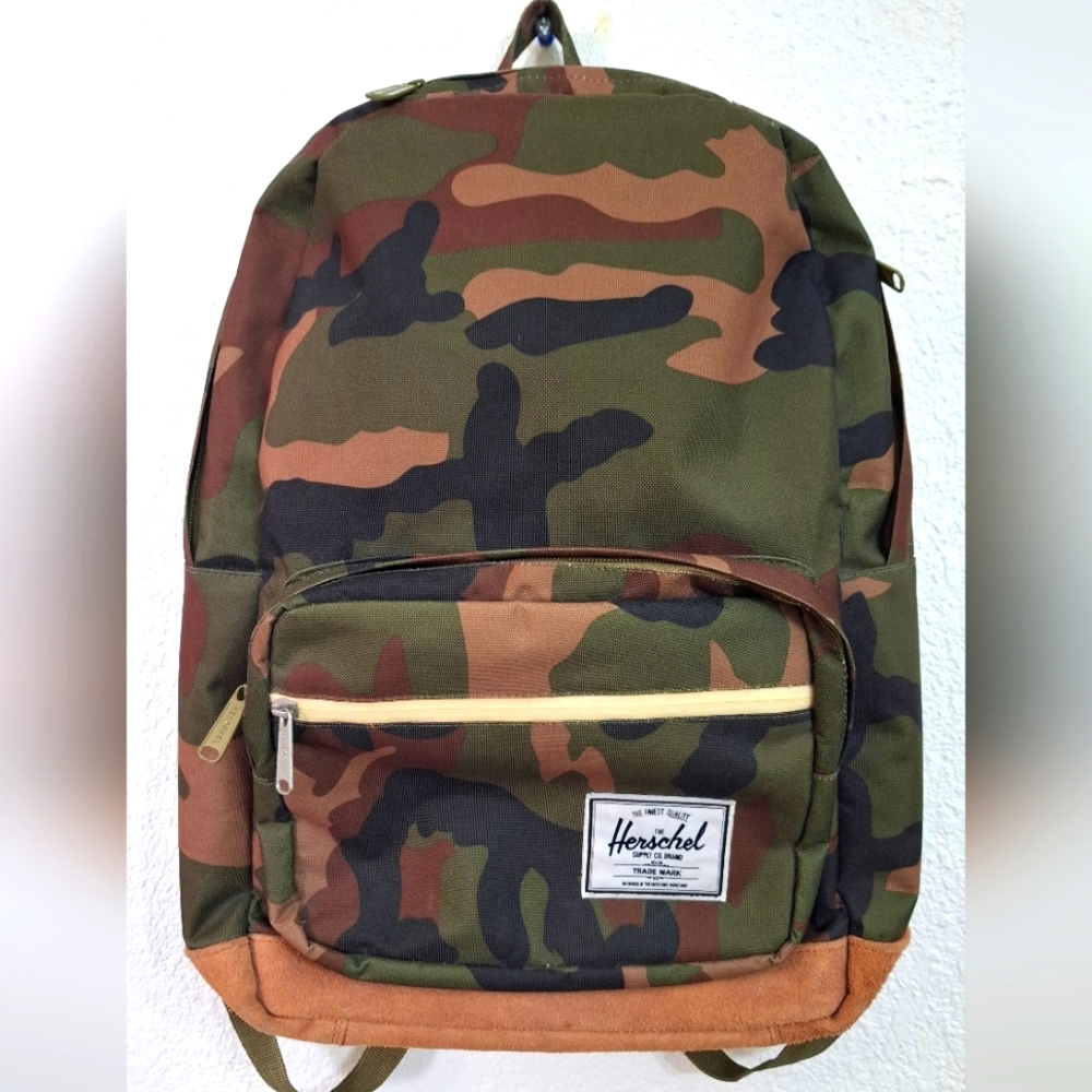 Herschel Classic XL Backpack - Woodland Camo. EUC. Barely Used.